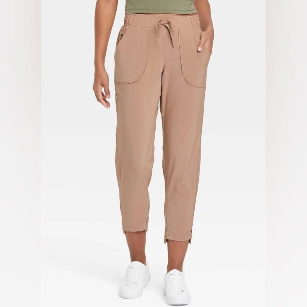 All in Motion Women’s Taupe Woven Pant Size Small